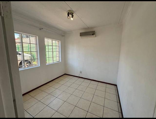 2 BEDROOM PROPERTY TO RENT IN BEZUIDENHOUT VALLEY